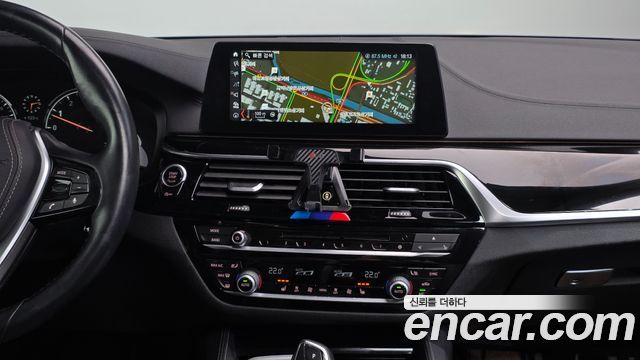 BMW 5-Series 2018 — photo 20