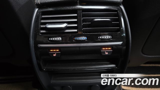 BMW 5-Series 2018 — photo 25