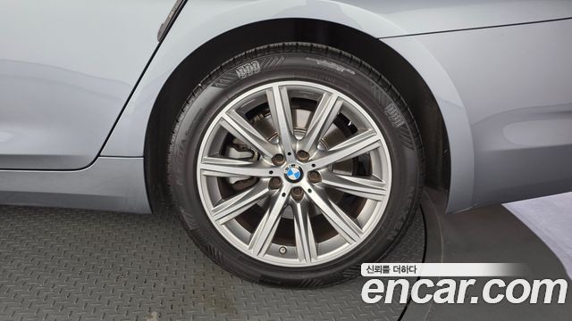 BMW 5-Series 2018 — photo 7