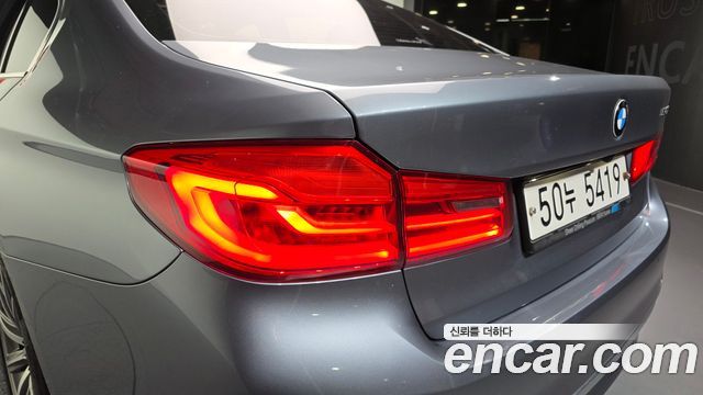BMW 5-Series 2018 — photo 9
