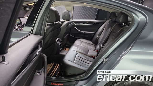 BMW 5-Series 2018 — photo 16