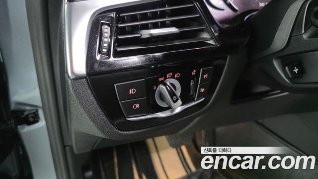 BMW 5-Series 2018 — photo 29