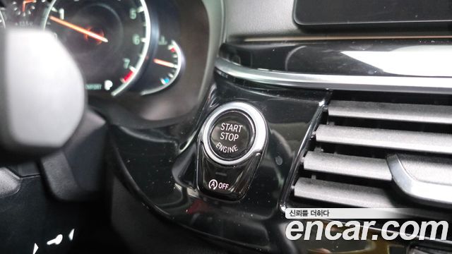 BMW 5-Series 2018 — photo 30