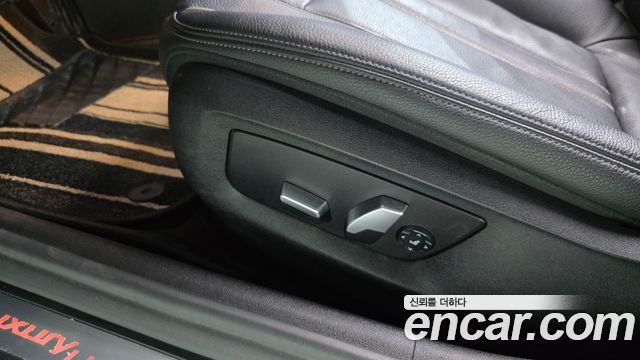 BMW 5-Series 2018 — photo 31
