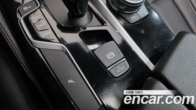BMW 5-Series 2018 — photo 33
