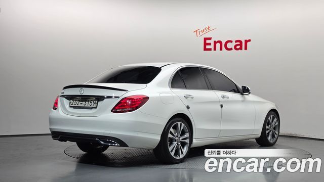 Mercedes-Benz C-Class 2018 — photo 2