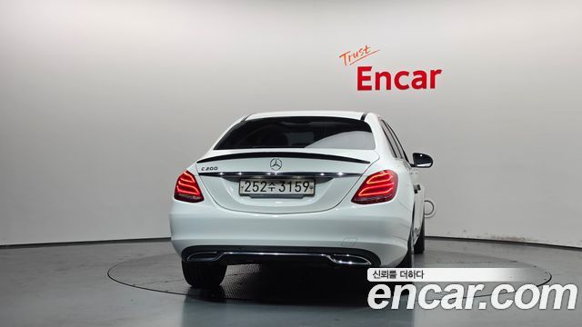 Mercedes-Benz C-Class 2018 — photo 4