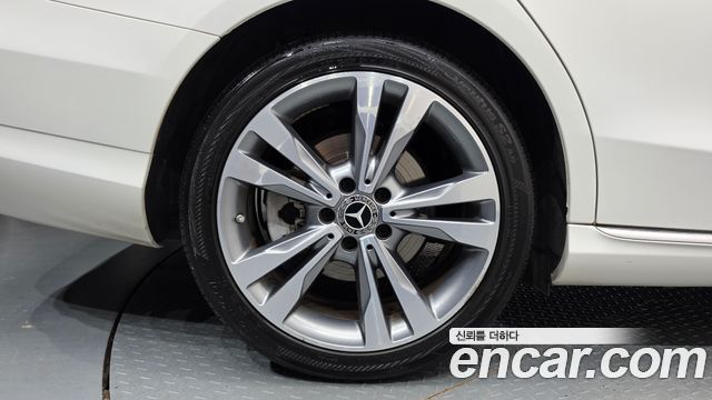 Mercedes-Benz C-Class 2018 — photo 5