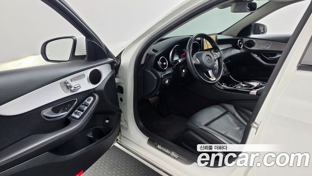Mercedes-Benz C-Class 2018 — photo 10
