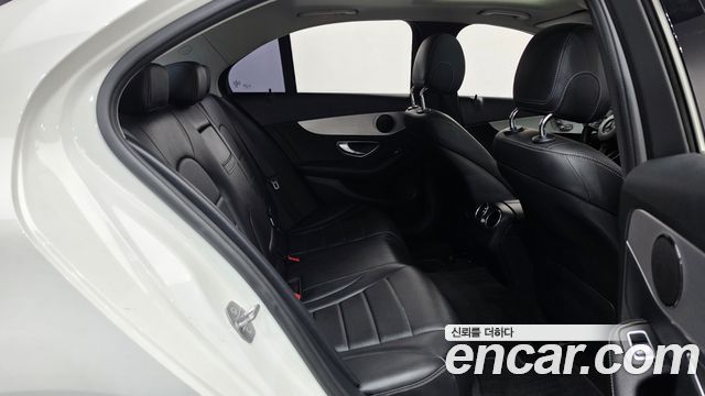 Mercedes-Benz C-Class 2018 — photo 12