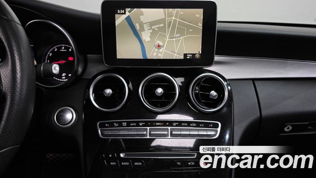 Mercedes-Benz C-Class 2018 — photo 14