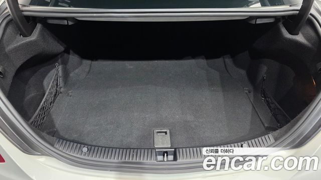 Mercedes-Benz C-Class 2018 — photo 20