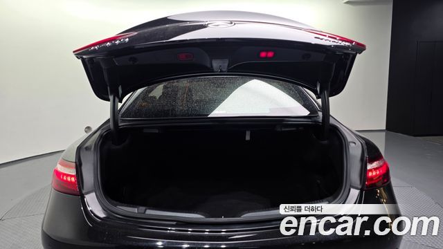 Mercedes-Benz E-Class 2021 — photo 26
