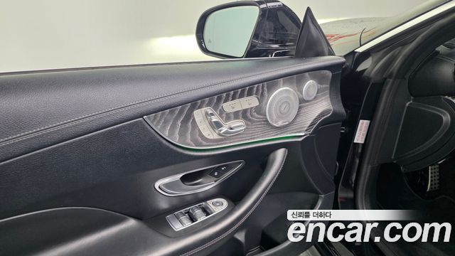 Mercedes-Benz E-Class 2021 — photo 16