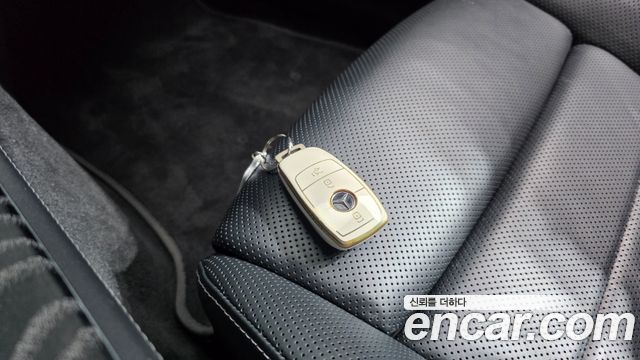 Mercedes-Benz E-Class 2021 — photo 27