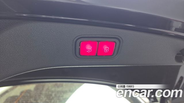 Mercedes-Benz E-Class 2021 — photo 32