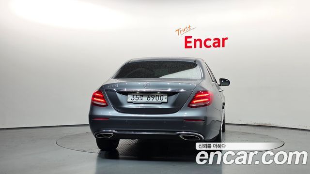 Mercedes-Benz E-Class 2017 — photo 4