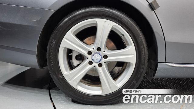 Mercedes-Benz E-Class 2017 — photo 5