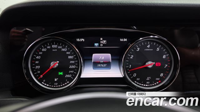 Mercedes-Benz E-Class 2017 — photo 8