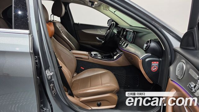 Mercedes-Benz E-Class 2017 — photo 11