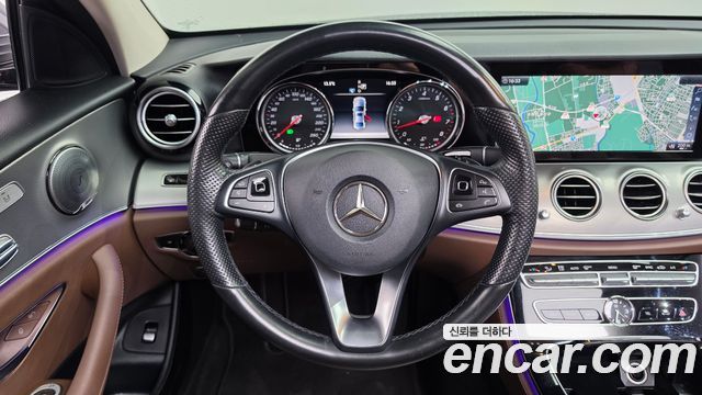 Mercedes-Benz E-Class 2017 — photo 13