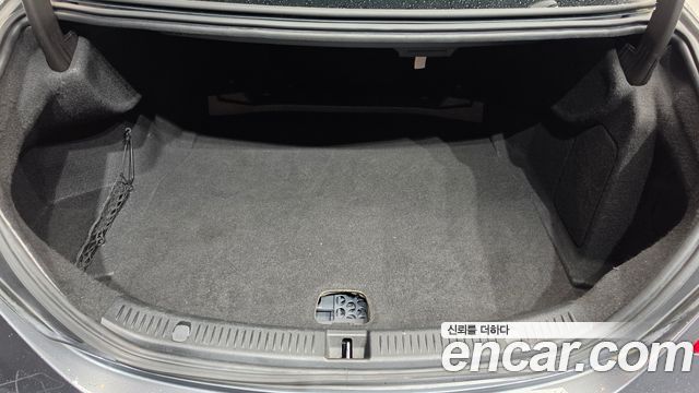 Mercedes-Benz E-Class 2017 — photo 20