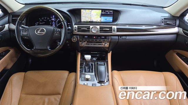 Lexus LS 2015 — photo 10