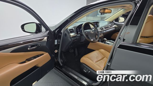 Lexus LS 2015 — photo 13