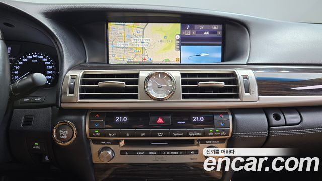 Lexus LS 2015 — photo 18