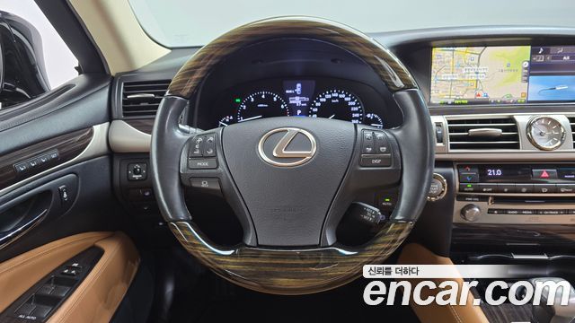 Lexus LS 2015 — photo 19