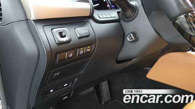 Lexus LS 2015 — photo 24