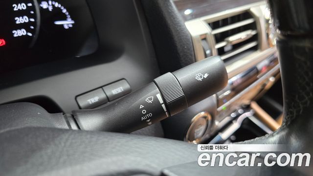 Lexus LS 2015 — photo 26