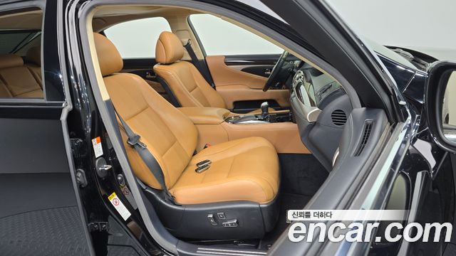 Lexus LS 2015 — photo 16