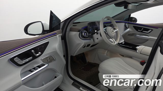 Mercedes-Benz EQE 2023 — photo 13