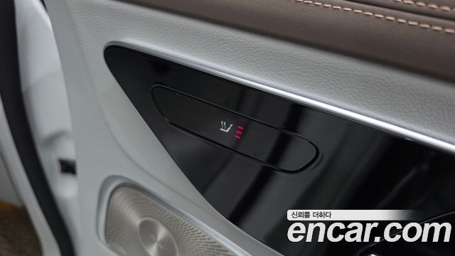 Mercedes-Benz EQE 2023 — photo 21