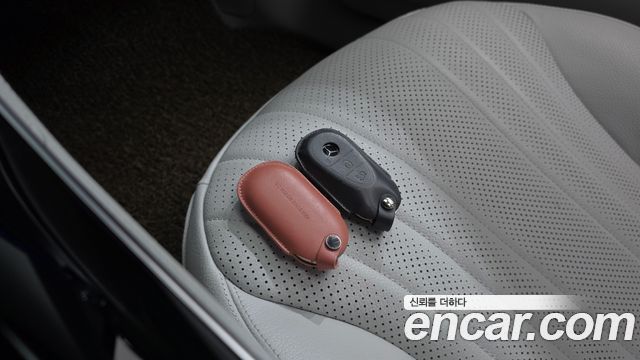 Mercedes-Benz EQE 2023 — photo 22