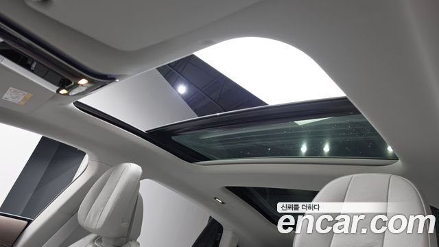 Mercedes-Benz EQE 2023 — photo 24