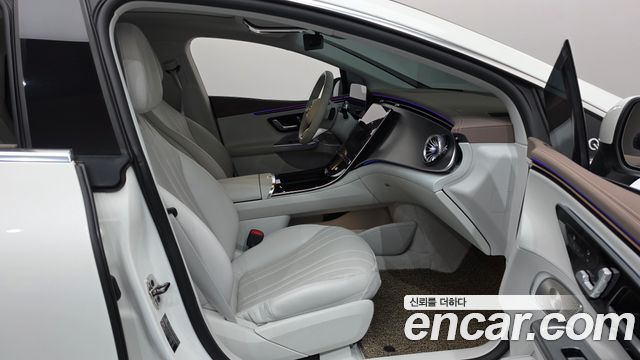 Mercedes-Benz EQE 2023 — photo 16