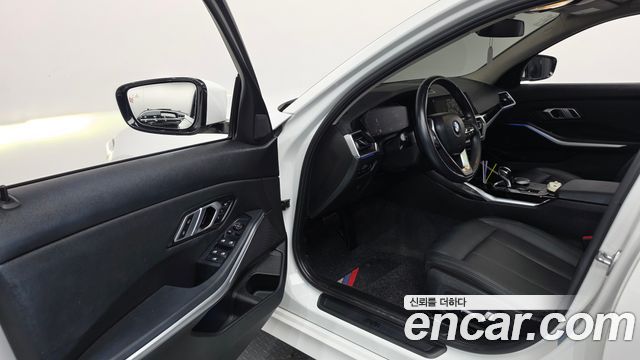 BMW 3-Series 2020 — photo 13