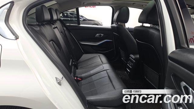 BMW 3-Series 2020 — photo 17