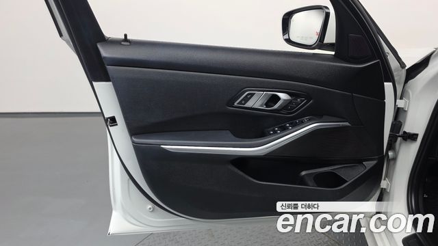 BMW 3-Series 2020 — photo 14