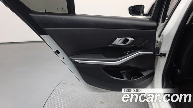 BMW 3-Series 2020 — photo 15
