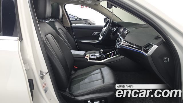 BMW 3-Series 2020 — photo 16
