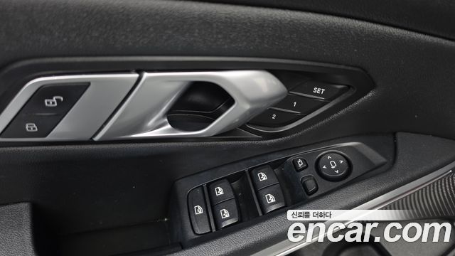 BMW 3-Series 2020 — photo 27