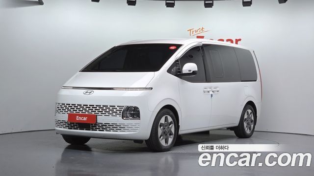 Hyundai Staria 2025 — photo 1