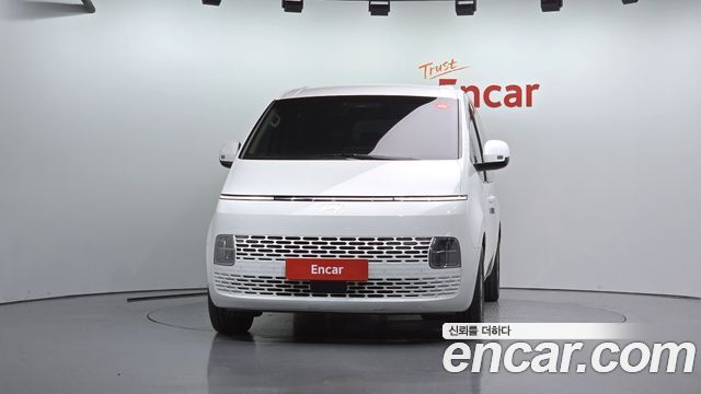Hyundai Staria 2025 — photo 3