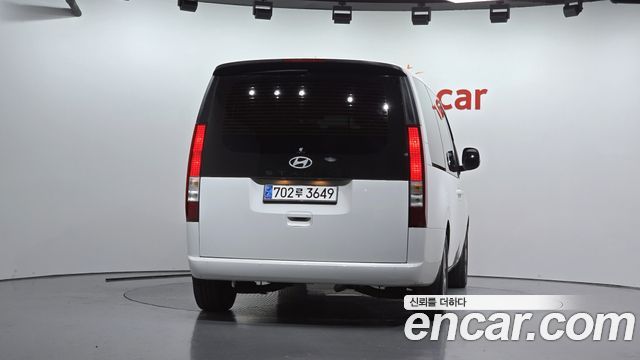 Hyundai Staria 2025 — photo 4