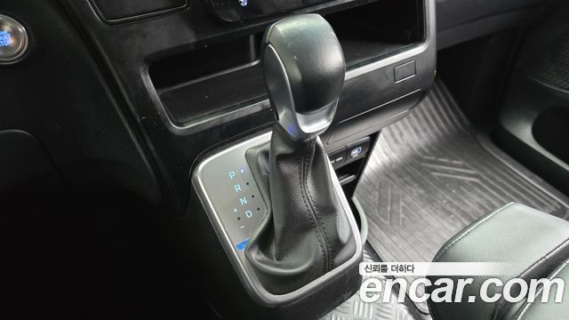 Hyundai Staria 2025 — photo 12