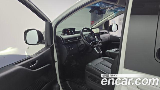 Hyundai Staria 2025 — photo 13