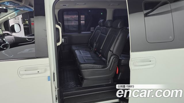 Hyundai Staria 2025 — photo 17